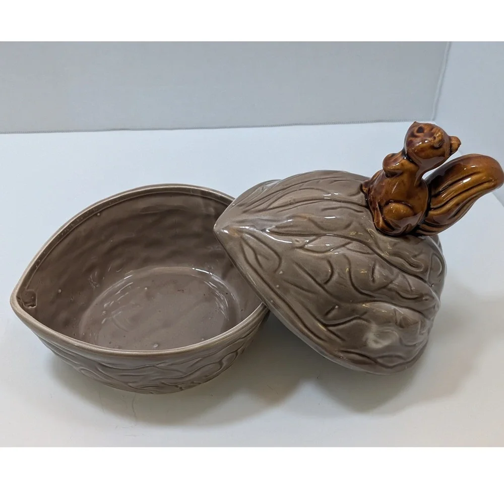 Vtg Ceramic Squirrel on Walnut Lidded Nut Bowl Candy Dish Brown‎ 7in Cottagecore